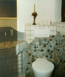 Toilette mit Naturstein